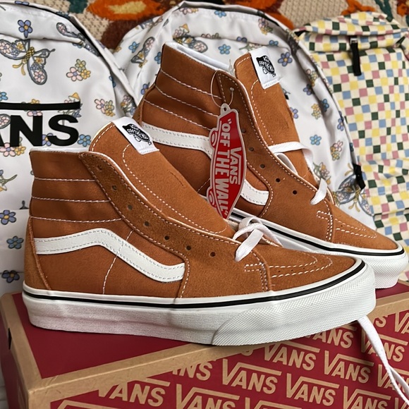 Vans WMNS Sk8-Hi Tapered
Color Theory Meerkat
VN0A7Q62BKQ Sneakers - Picture 6 of 16